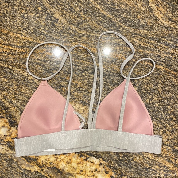 VS PINK strappy bonded bralette - Picture 3 of 6